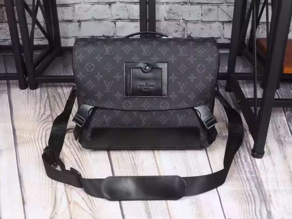 ルイヴィトン ショルダーバッグ スーパーコピー M40510 モノグラム エクリプス メッセンジャーヴォワヤージュMM コレクションモデル